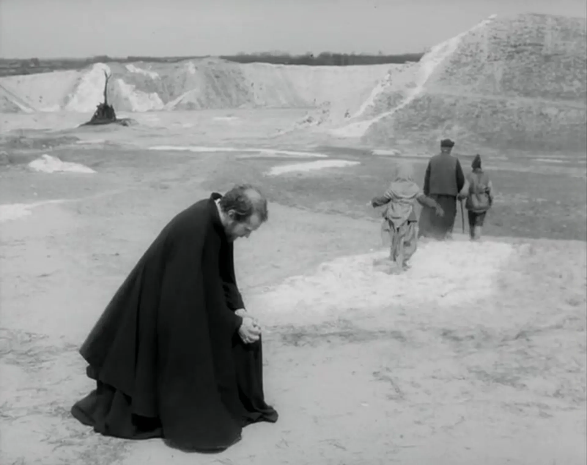 Mother Joan of the Angels scene still 2