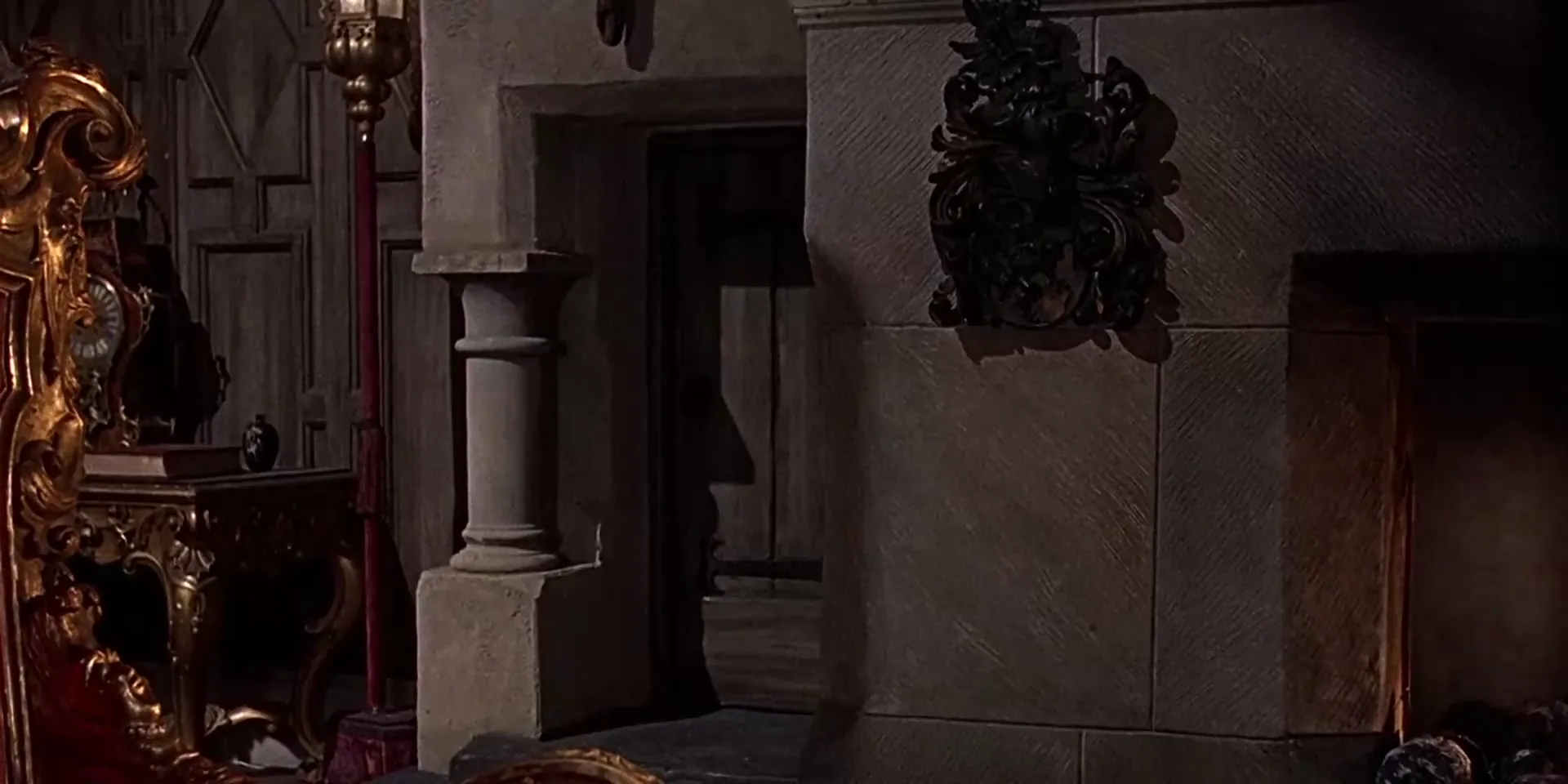 The Brides of Dracula scene still 2