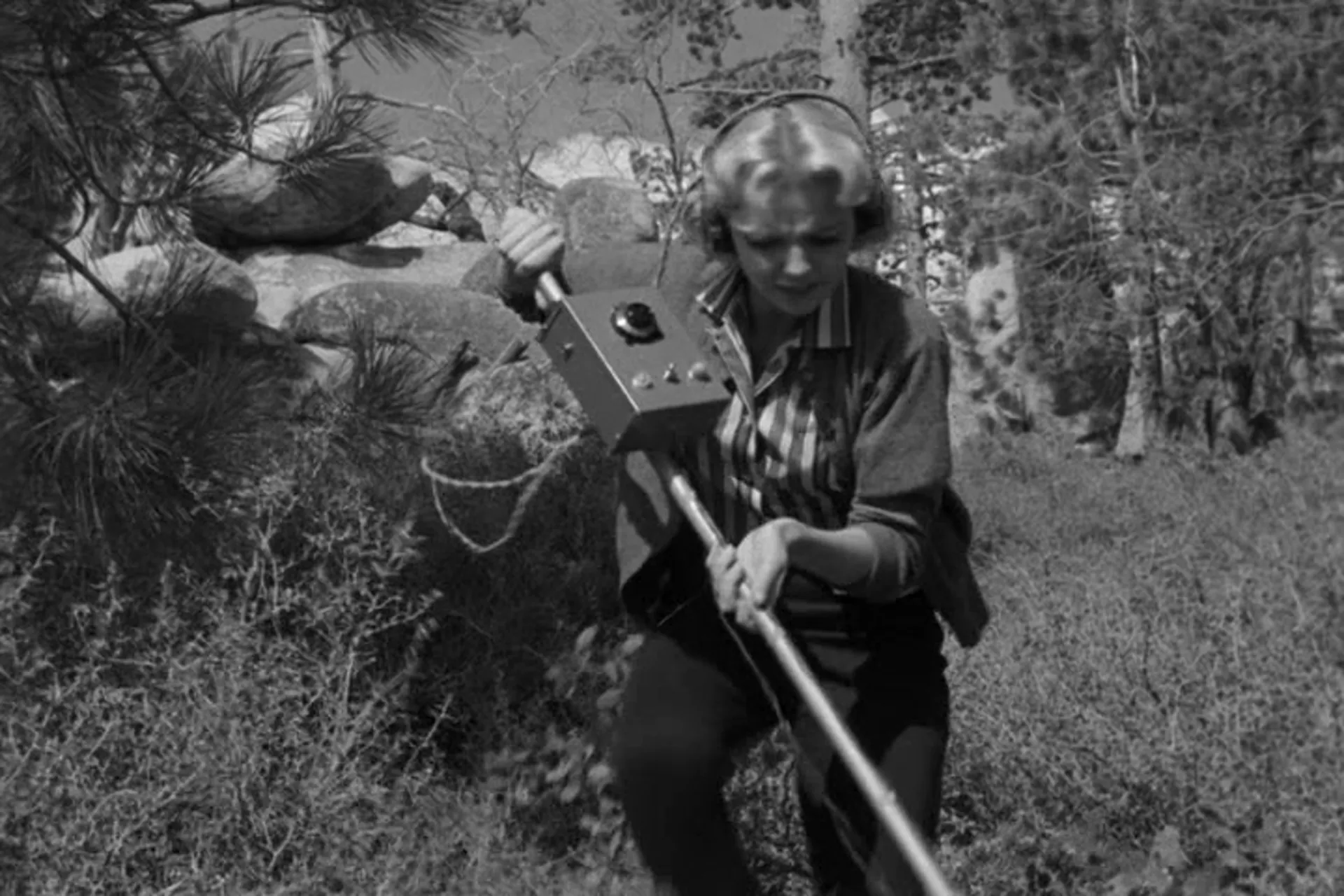 Giant from the Unknown scene still 5