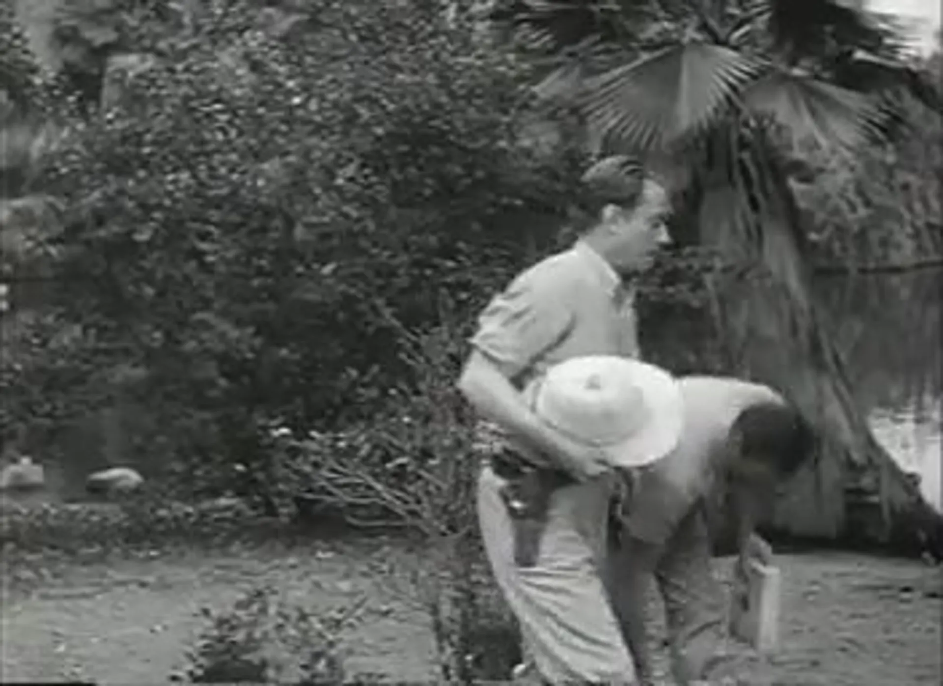 Cannibal Attack scene still 4