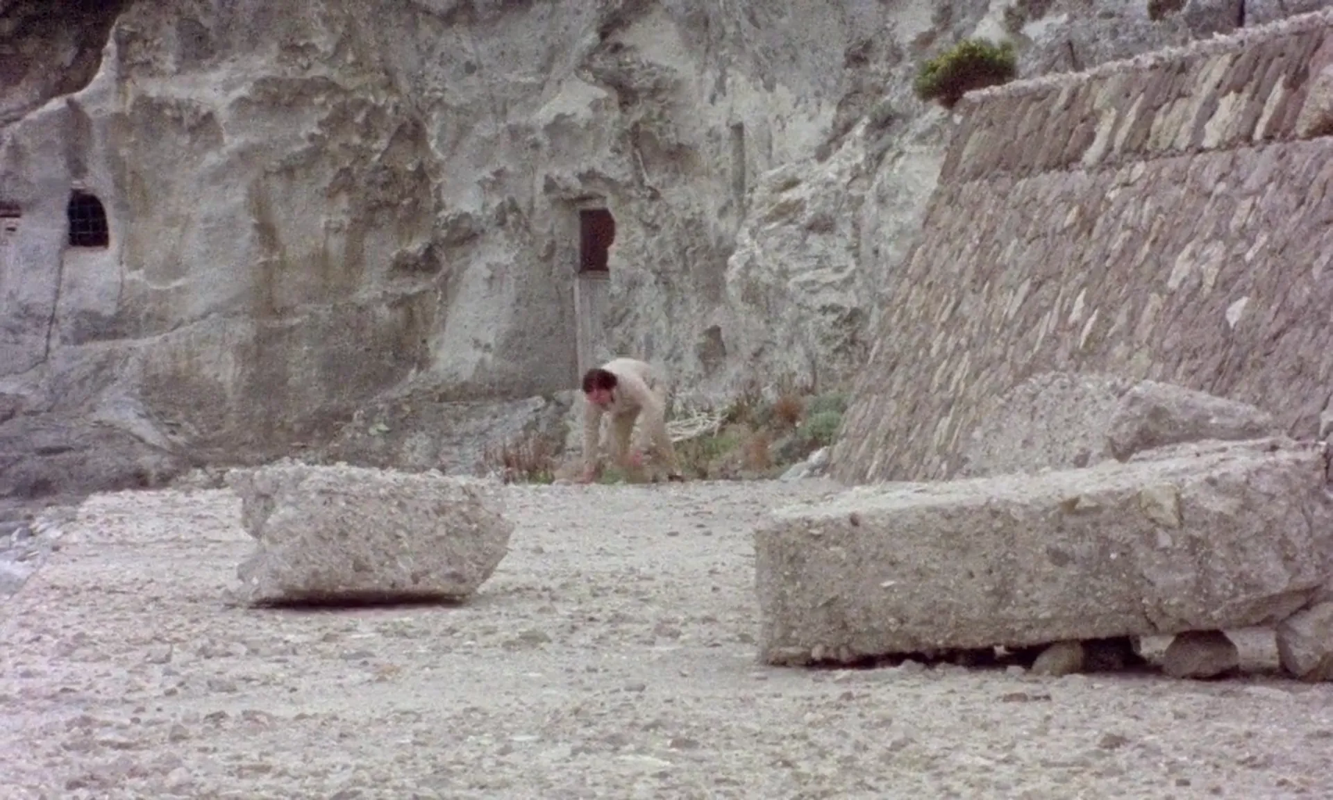 Antropophagus scene still 4