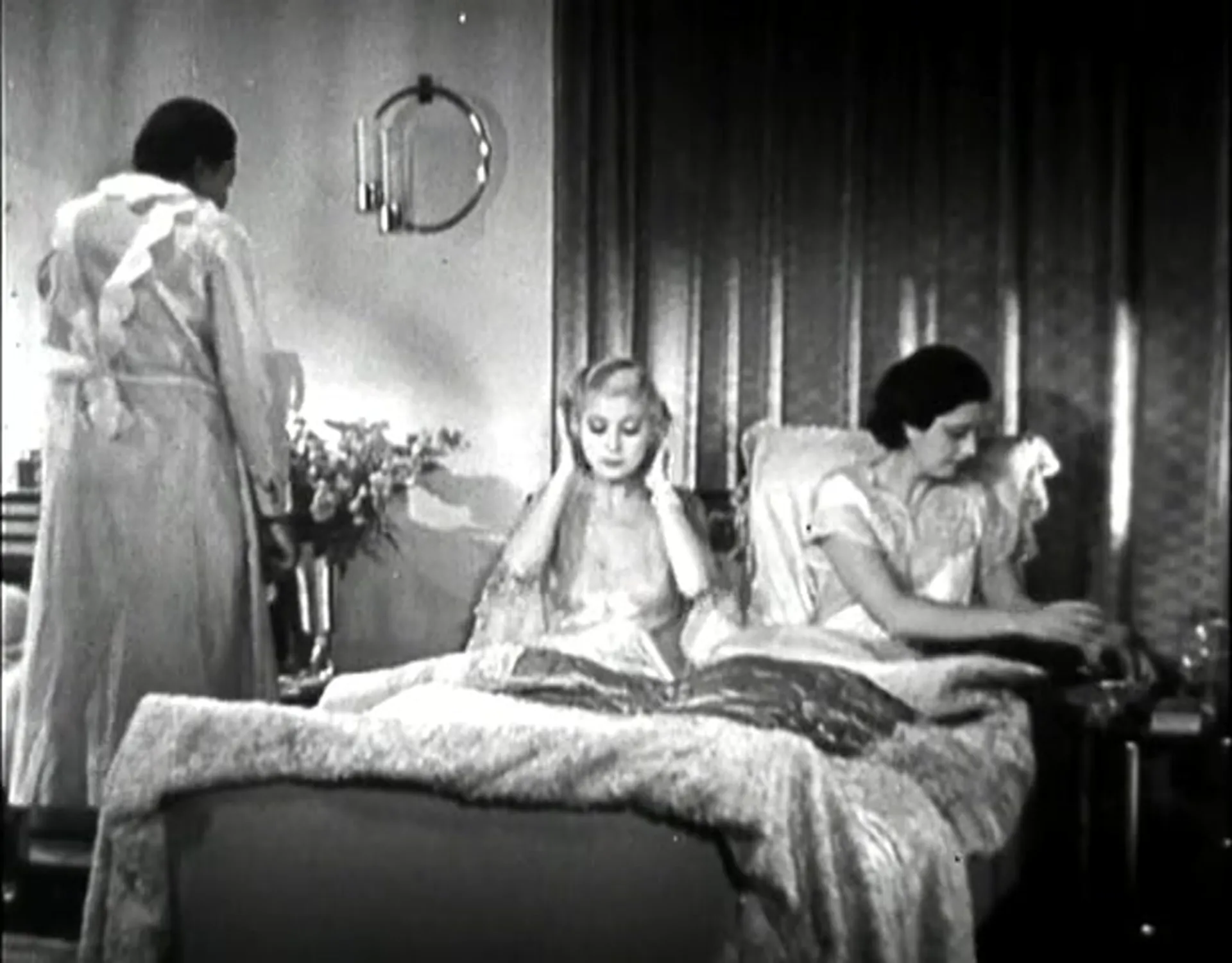 Girls About Town scene still 1
