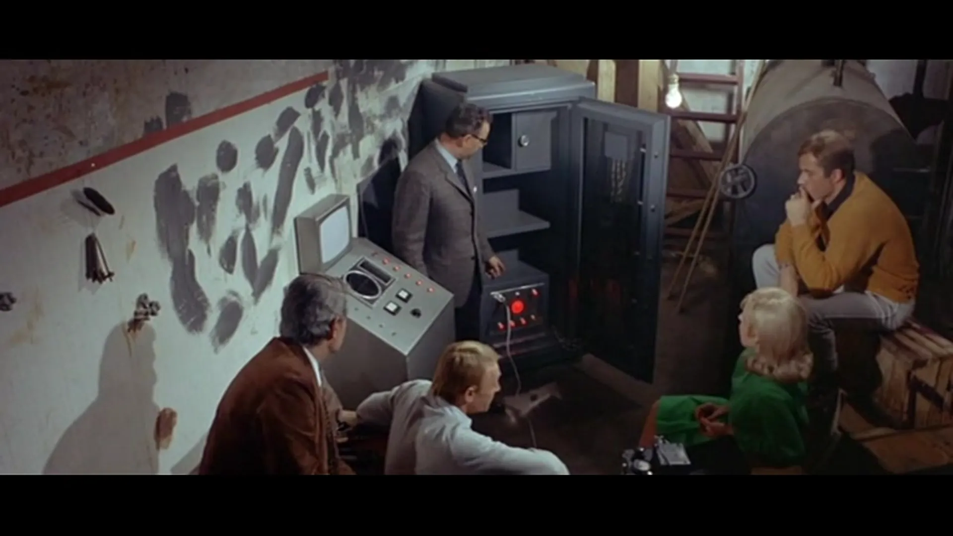 28 Minutes for 3 Million Dollars scene still 5