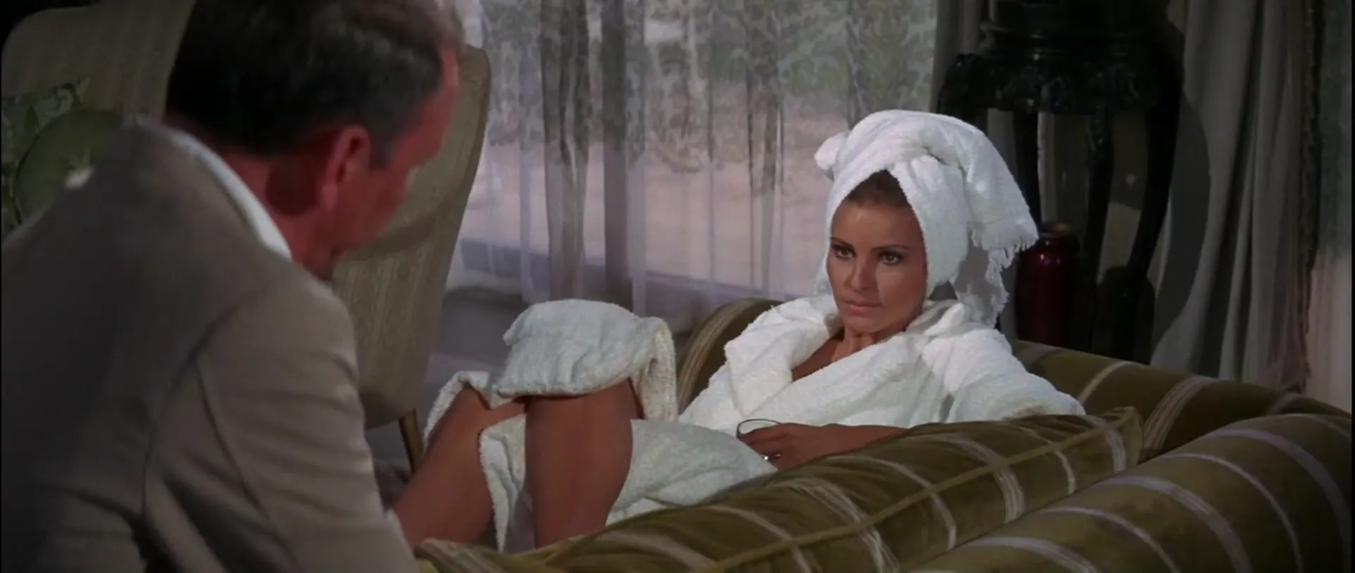 Lady in Cement scene still 3
