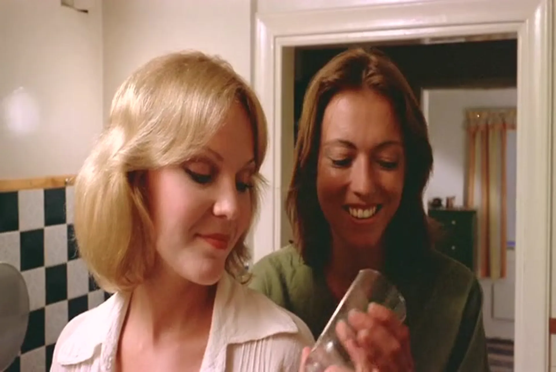 Laura's Toys scene still 5