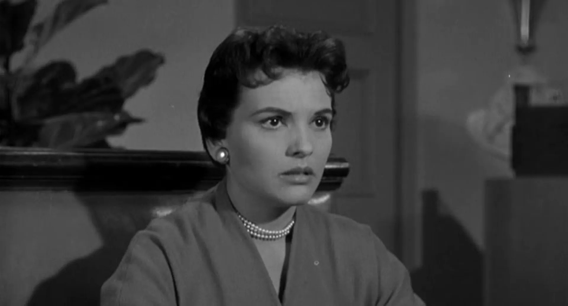Footsteps in the Night scene still 1
