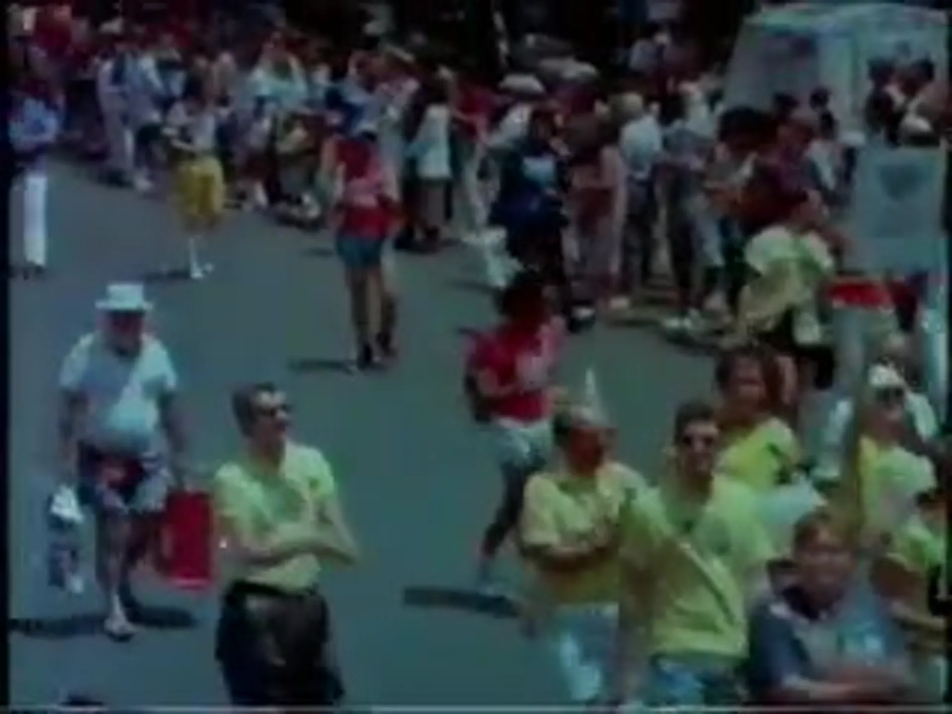 Mondo Cane 2000 -The Incredible scene still 2