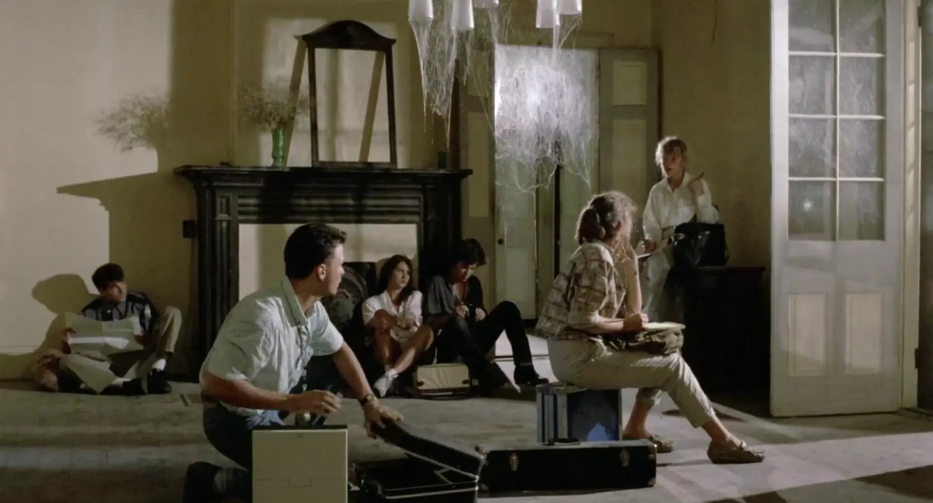Zombie 5: Killing Birds scene still 6