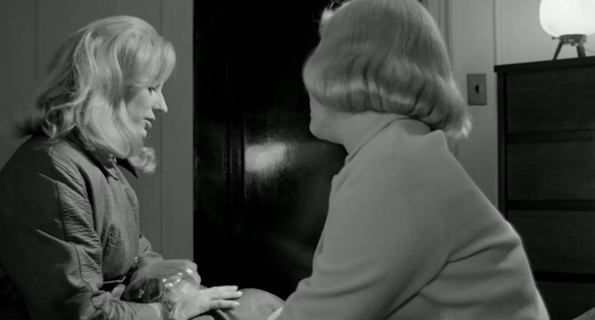 Red Roses of Passion scene still 1