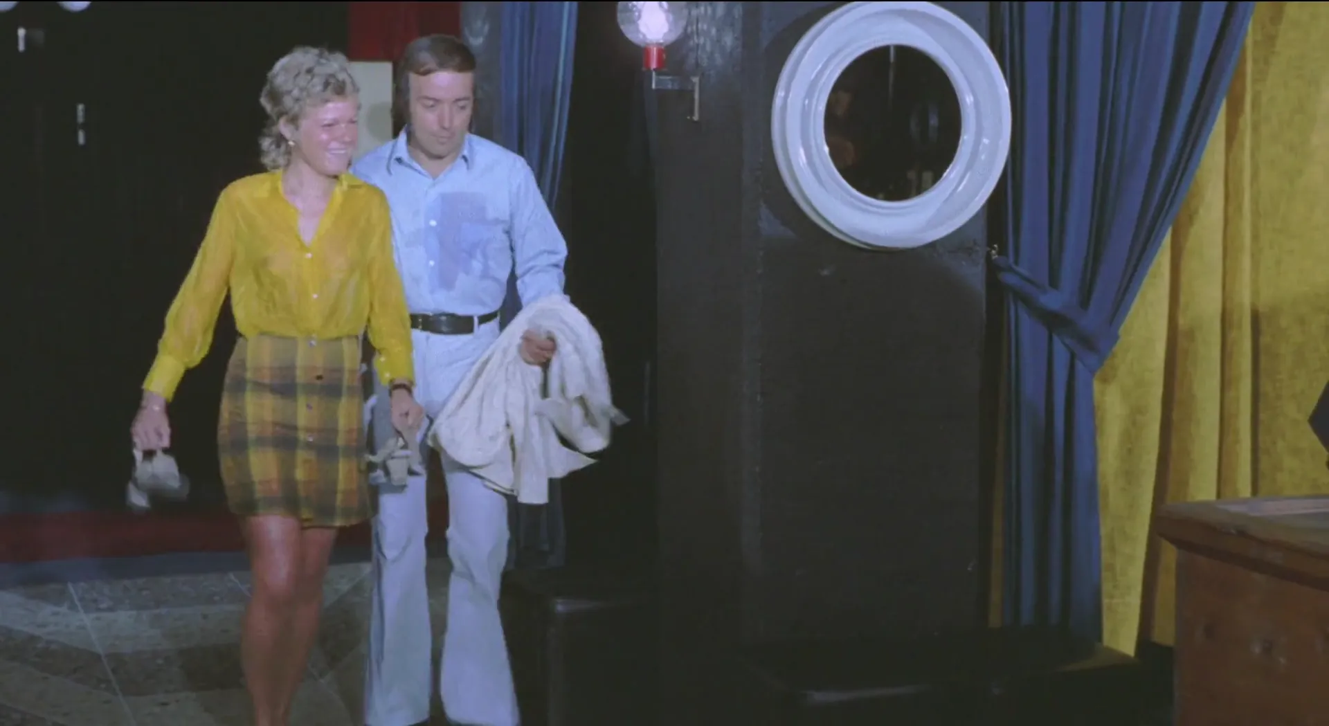 The Swingin' Stewardesses scene still 5