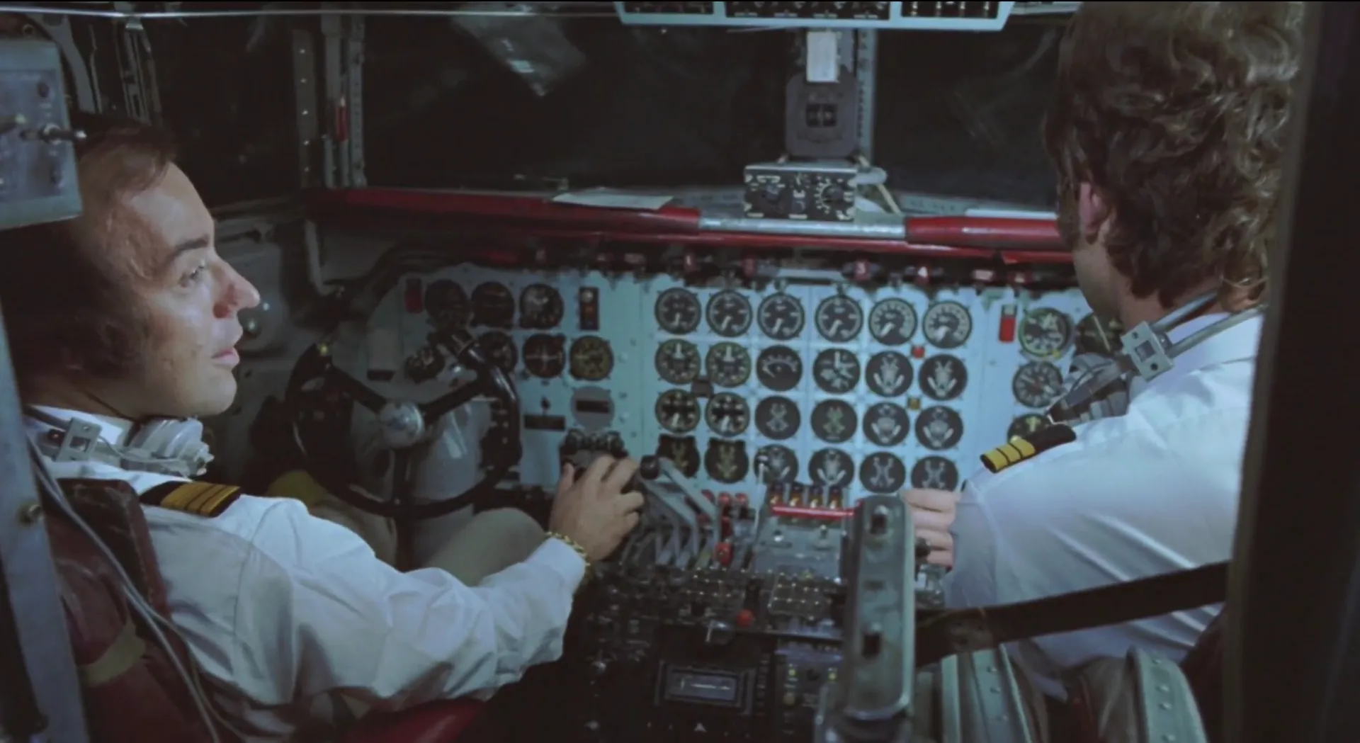 The Swingin' Stewardesses scene still 3
