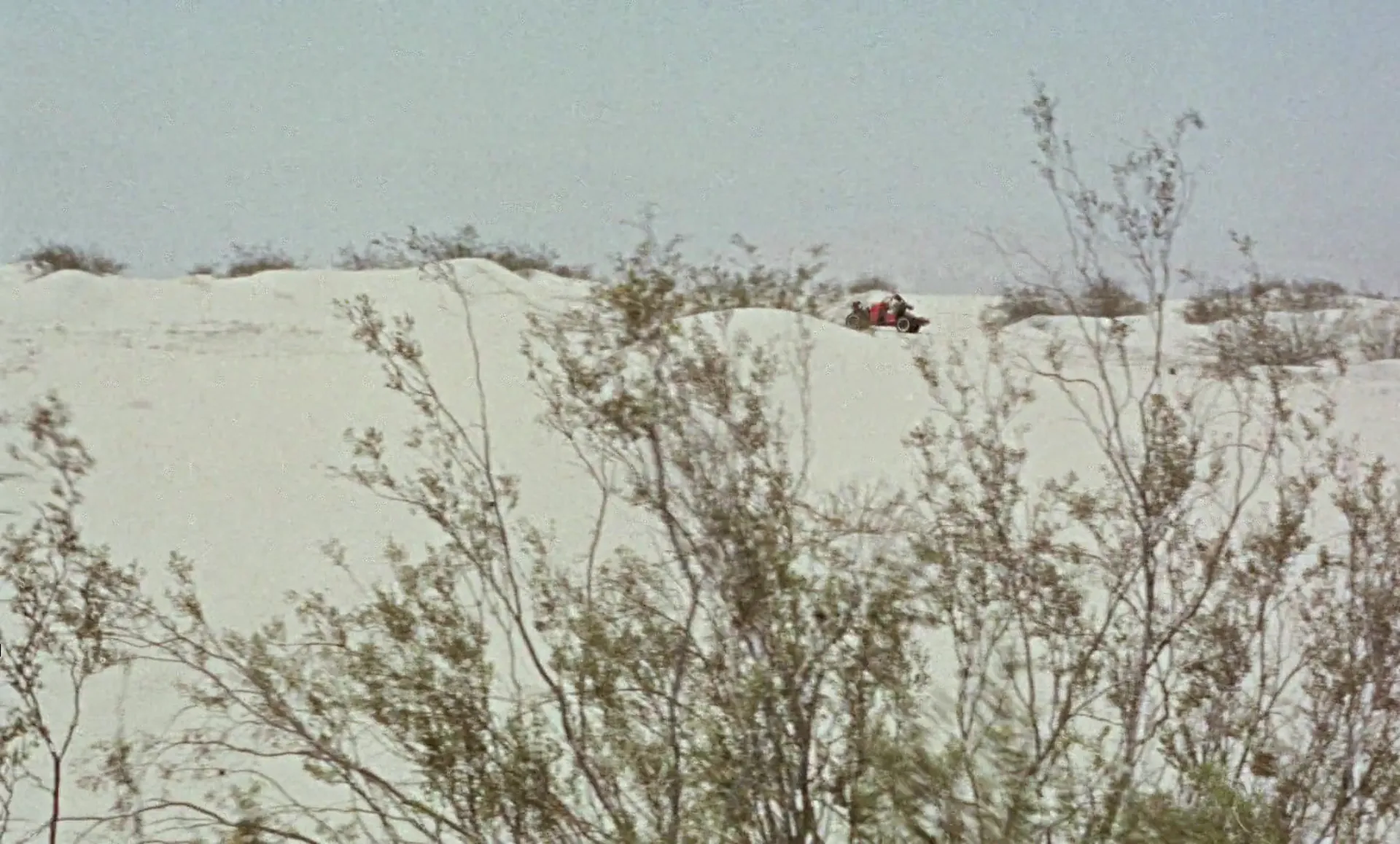 Eegah! scene still 3