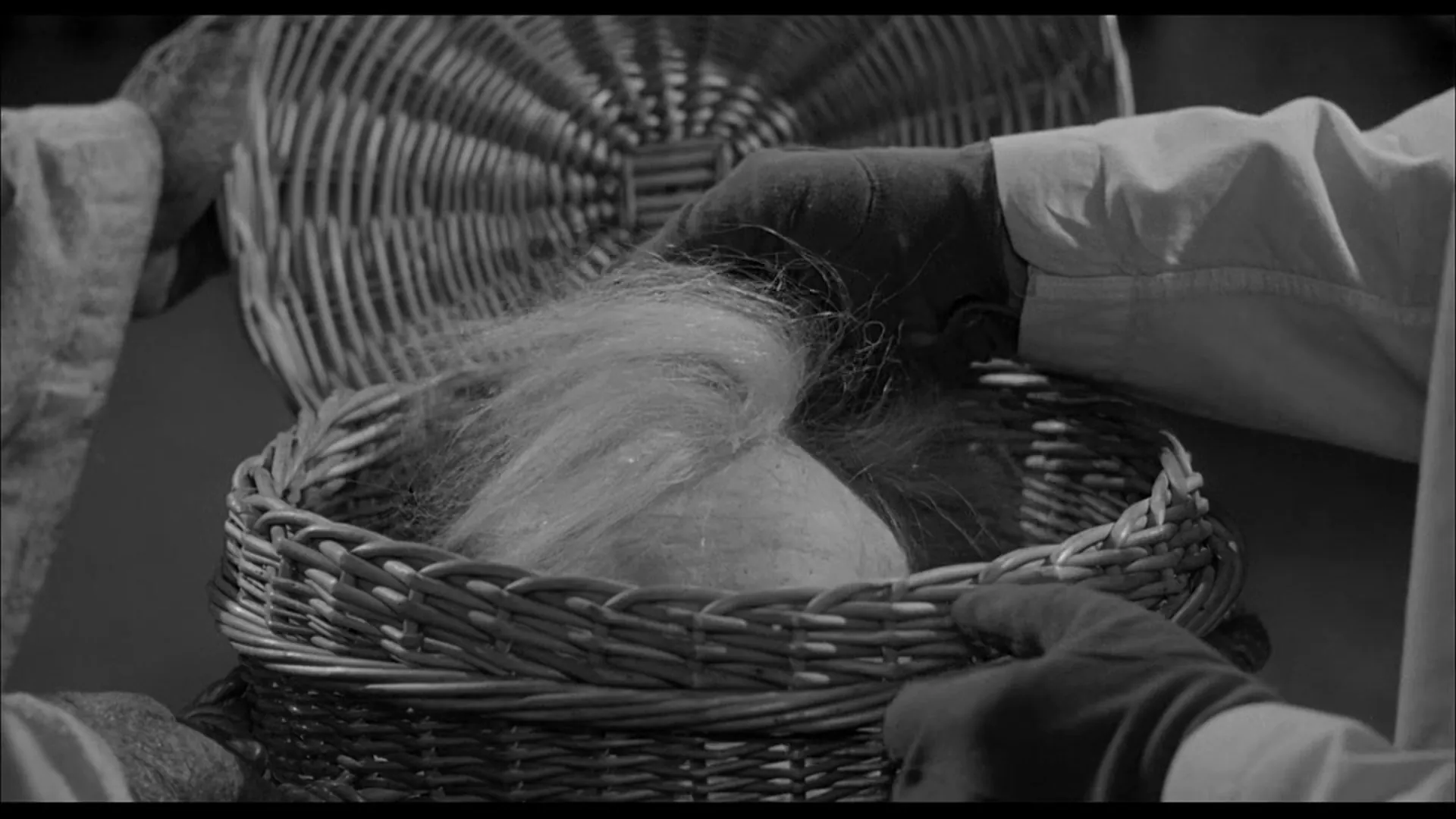 The Four Skulls of Jonathan Drake scene still 2