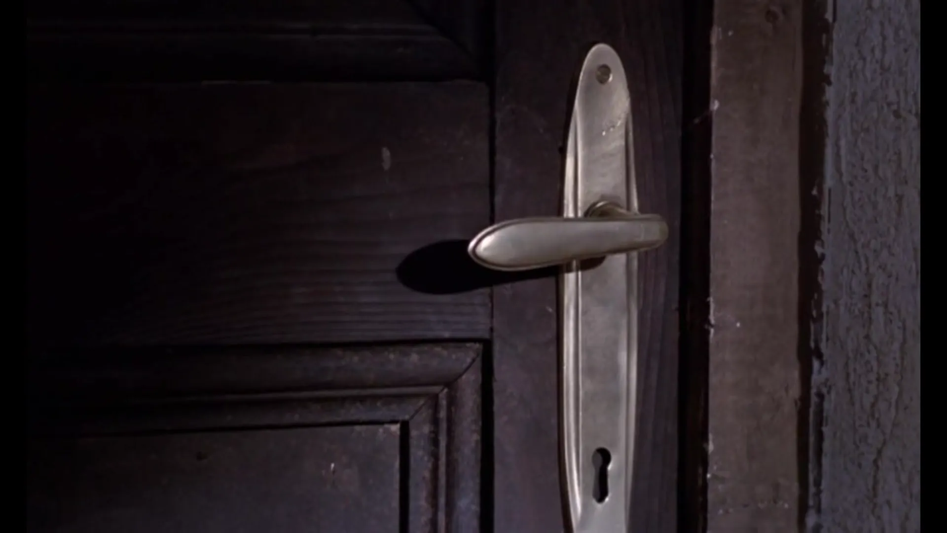 Something Creeping in the Dark scene still 10