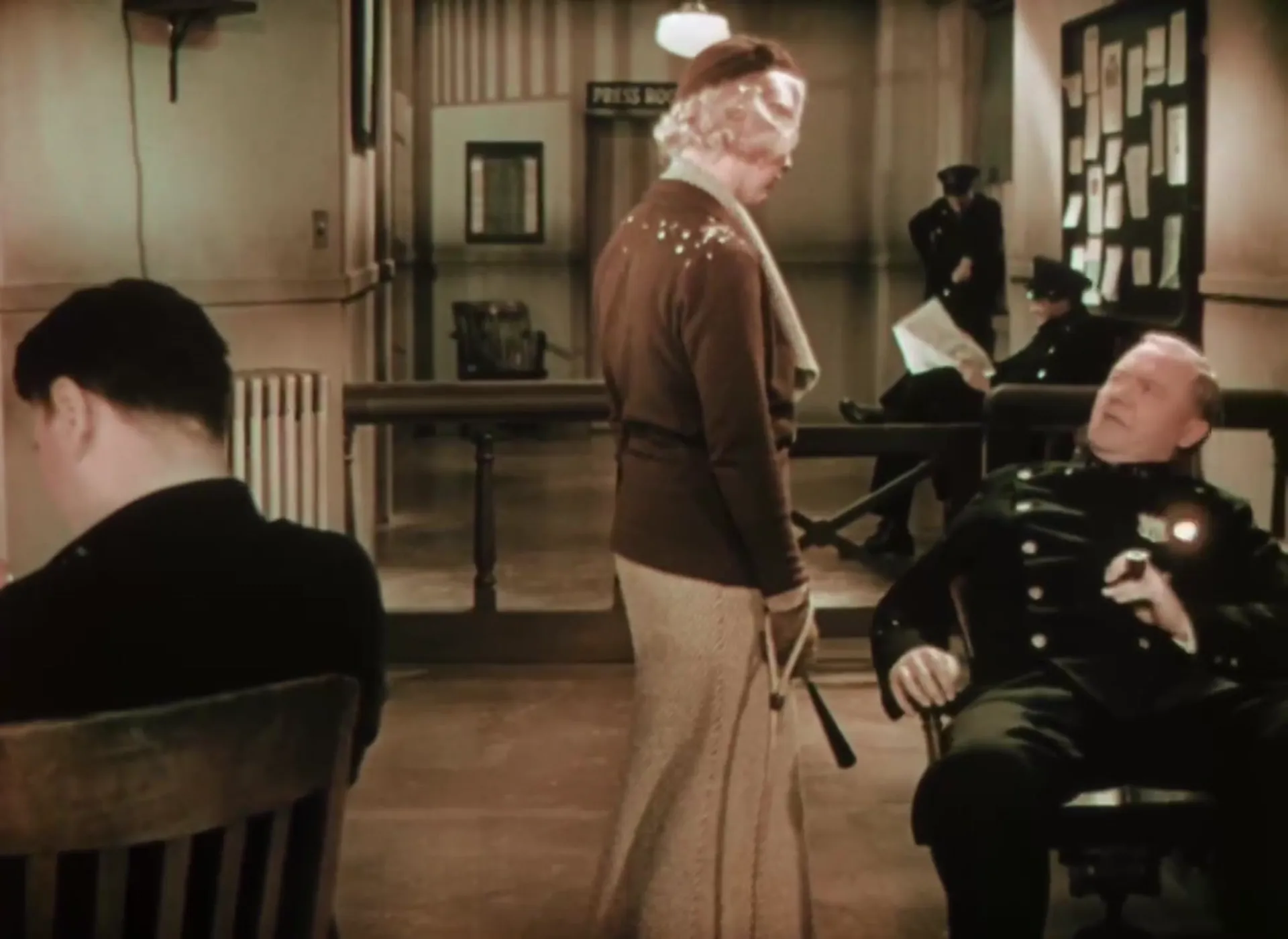 Mystery of the Wax Museum scene still 3