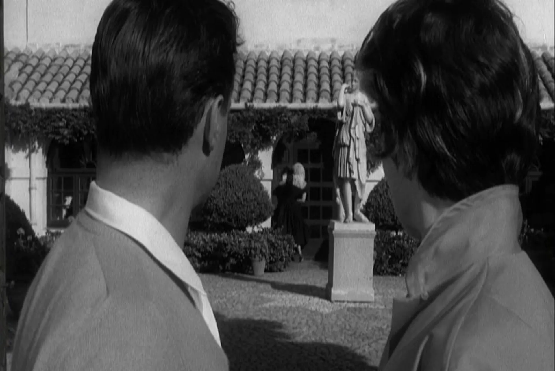 Chase a Crooked Shadow scene still 7