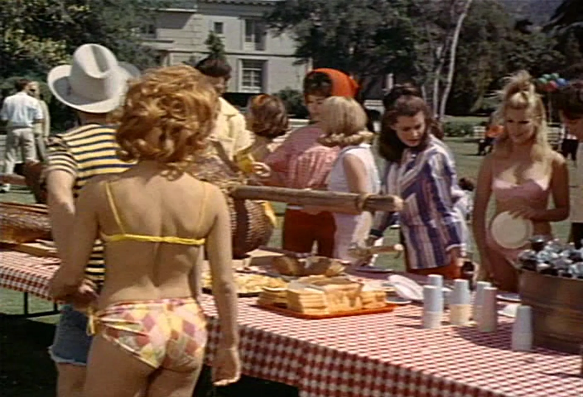 Village of the Giants scene still 4