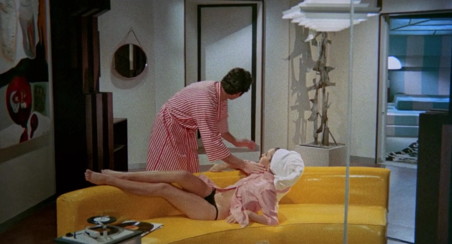 Four Times That Night scene still 6