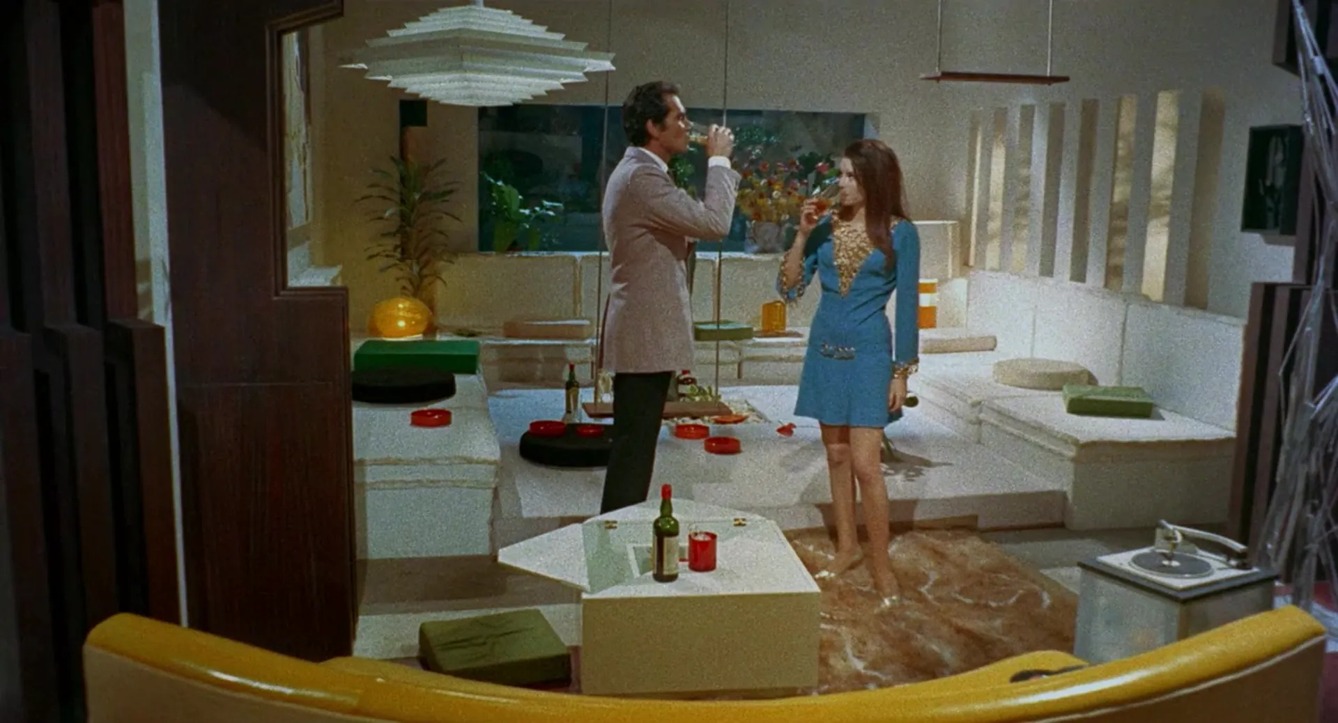 Four Times That Night scene still 5